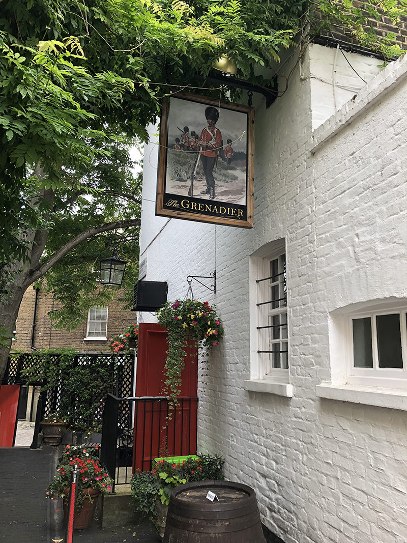  Belgravia’s Historic Pubs Walk Walking Tour