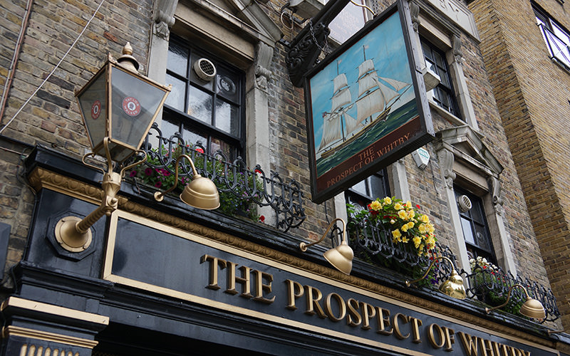 Pubs and Pirates London Walking Tour